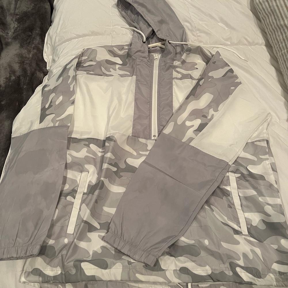 Los Angeles designed camo design windbreaker